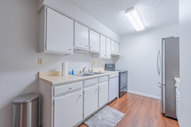 3200 John Hinkle Pl