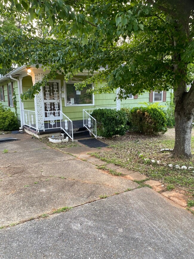 Photo - 1624 Mims St SW
