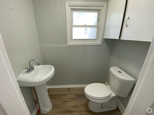 Building Photo - 2342 12th St SW Rental