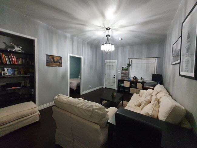 Photo - 523 E 21st St