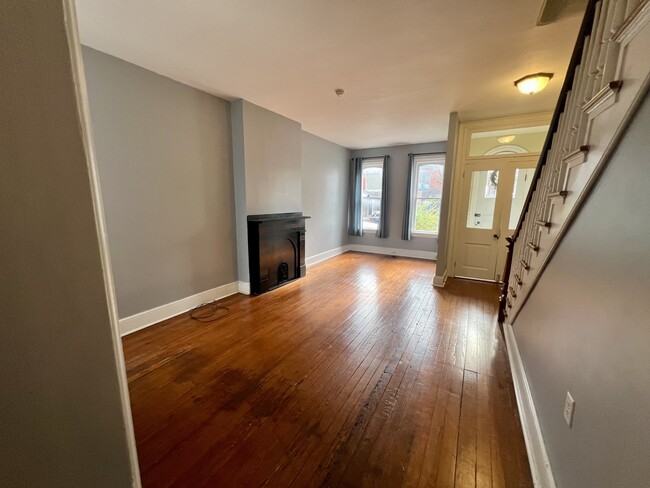 Photo - 533 W Walnut St