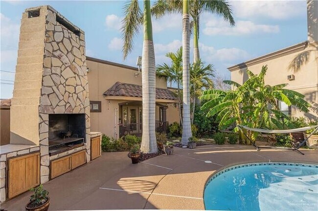 Photo - 682 Alto Bonito St House