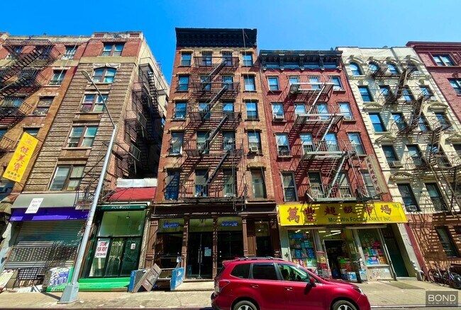 Building Photo - 164 Mott St Unit 2B Rental