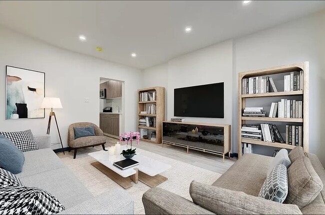 Building Photo - 439 W 46th St Rental