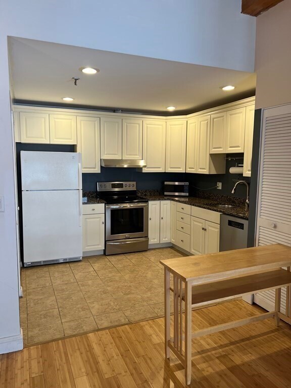 Photo - 33 Sleeper St Unidad 410