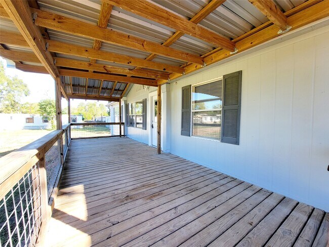 Photo - 305 Paddock St