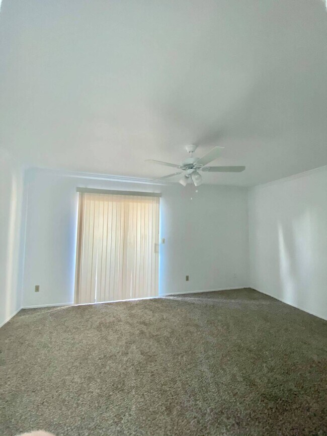 Photo - 820 W 14th St