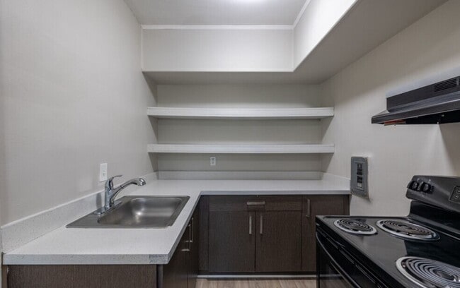 Photo - The Oakwood Manor Apartments