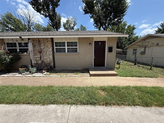 Building Photo - 211 Skyway Dr Unit 5 Rental