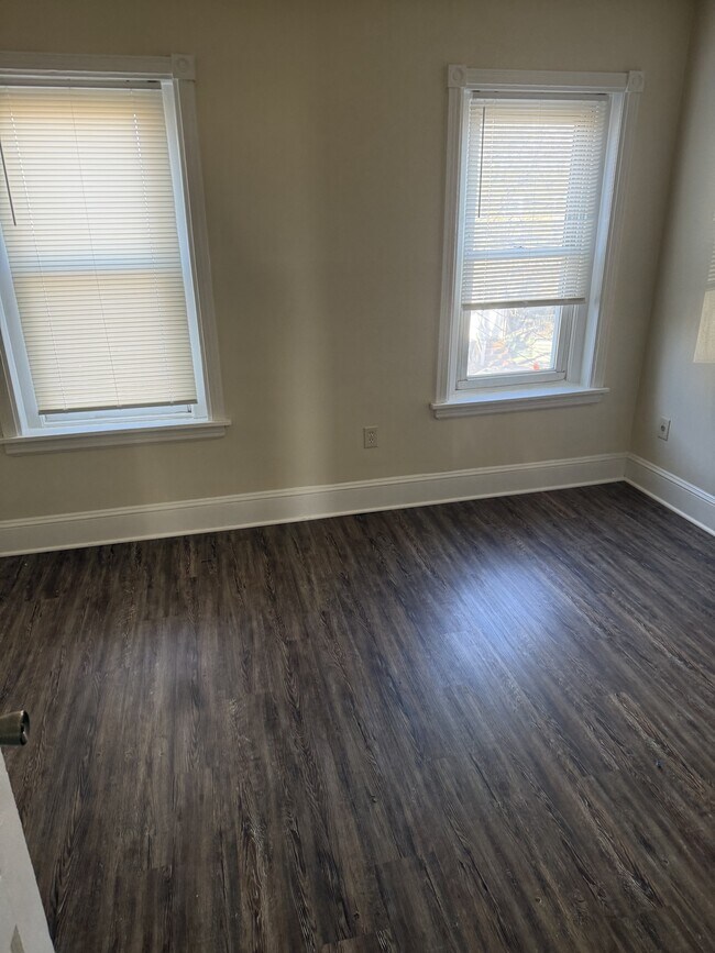 Photo - 187 E 18th St