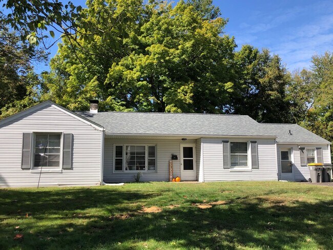 Building Photo - 4 Bedroom Available August 2026! Monthly r... Rental