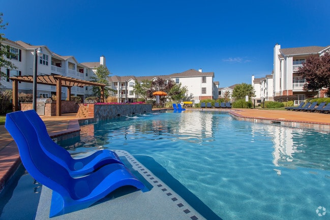 Ledge Loungers in the Pool - Enclave at Winghaven Rental