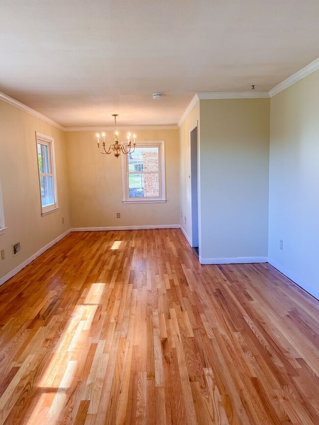 Photo - 2117 Clairmont Dr