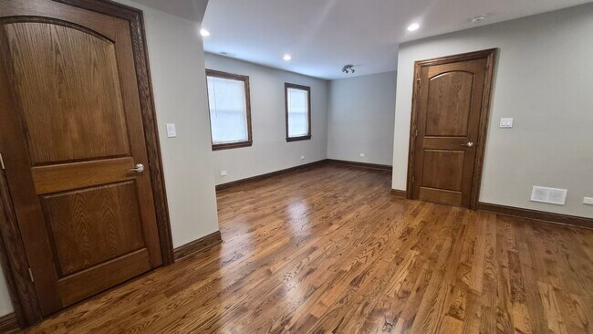 Photo - 3238 N Hamlin Ave Unit 2