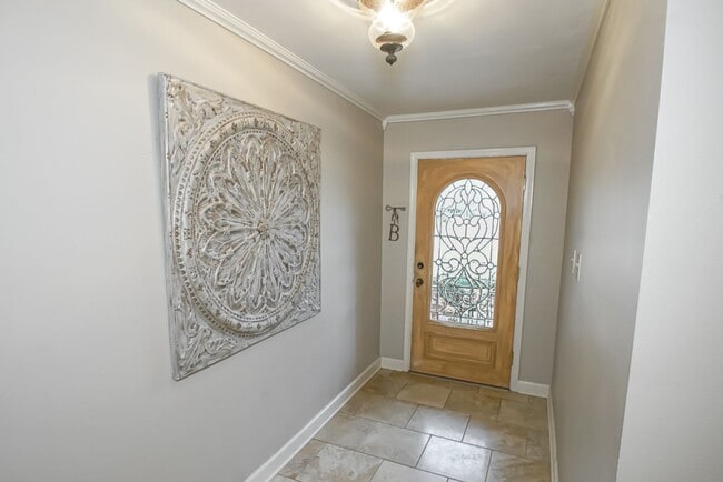 Photo - Well maintained 4 Bed home near Woman's Hospital