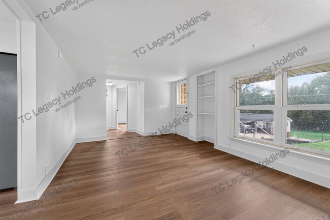 Photo - 649 Maple St