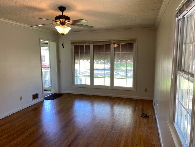 Photo - 2029 Austin Ln