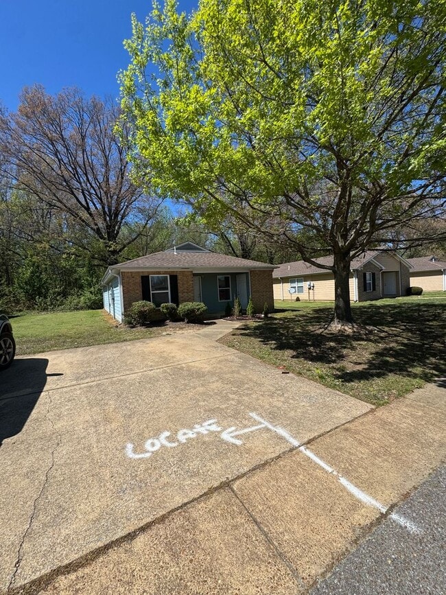 Building Photo - uTown - Your Perfect Rental Community! Unit 55