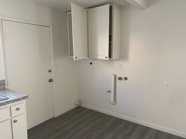 Photo - 207 E Sequoia Ave