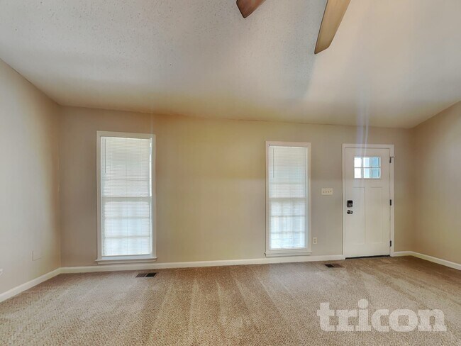 Photo - 48 Sumer Ln S