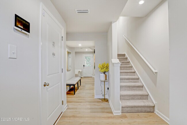 Photo - 1001 Cyprus Ct