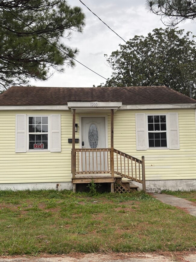 Building Photo - 1200 Southlawn Blvd