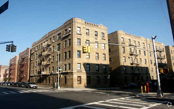 235 E 196th St - 235 E 196th St Apartments
