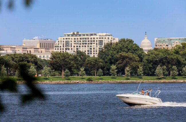 Photo - 1331 Maryland Ave SW