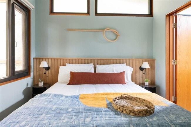 Photo - 515 Claire Dr NE