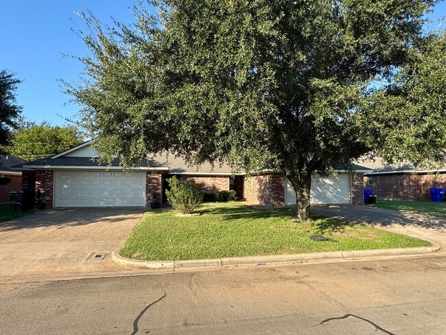 Photo - Duplex *LEASING SPECIAL AVAILABLE*