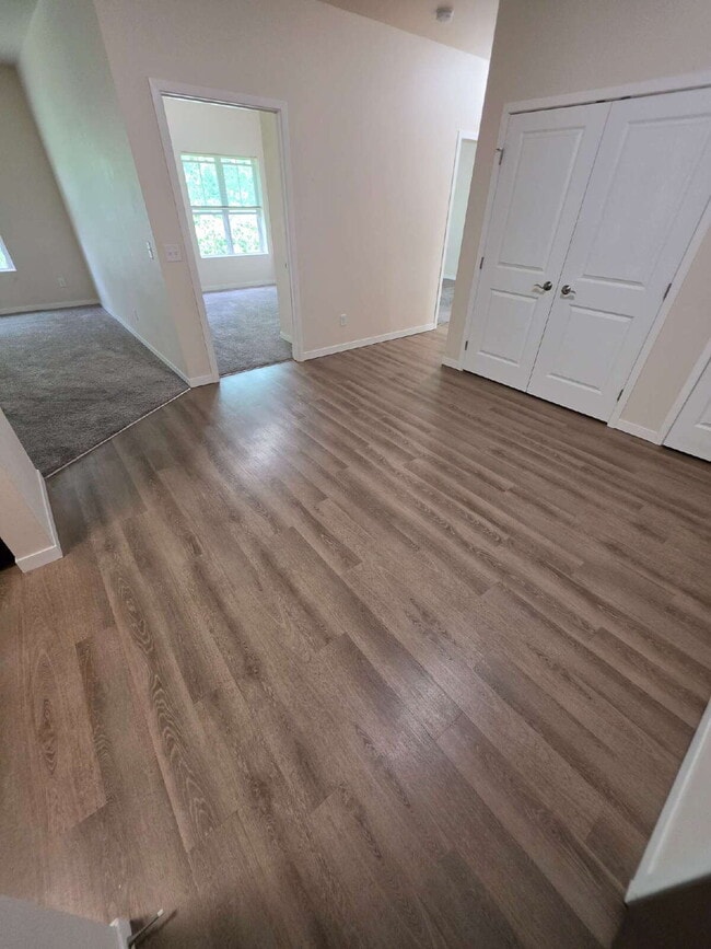 Building Photo - 2 Bedroom | 1 Bathroom 2nd Floor Apartment Available RIGHT NOW! Unit 307