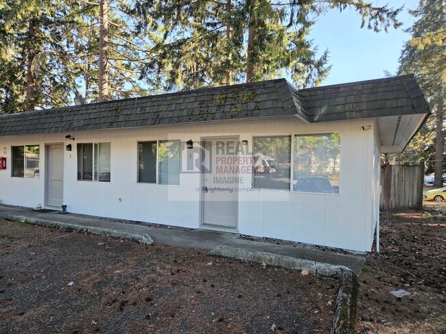 Building Photo - Charming 1 Bedroom In Quiet Neighborhood! Unit 9