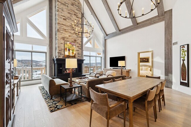 Photo - 168 Chem. au Pied de la Montagne Unit 10