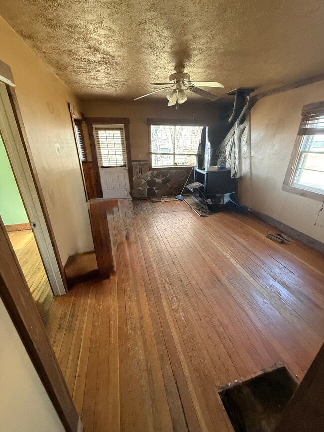 Photo - 2273 1st St W