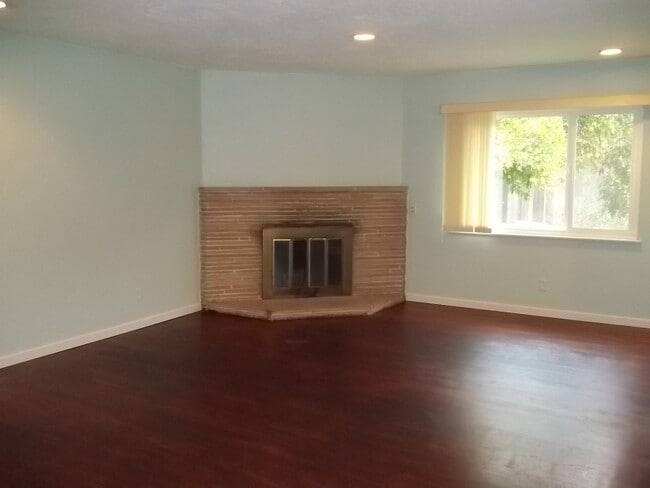 Photo - 258 W San Madele Ave