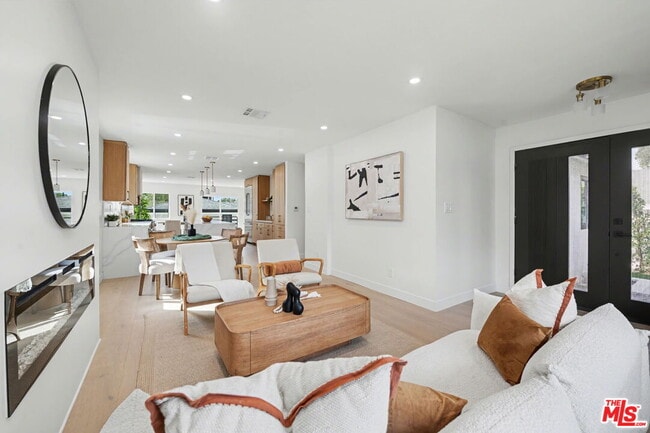 Photo - 2831 Overland Ave