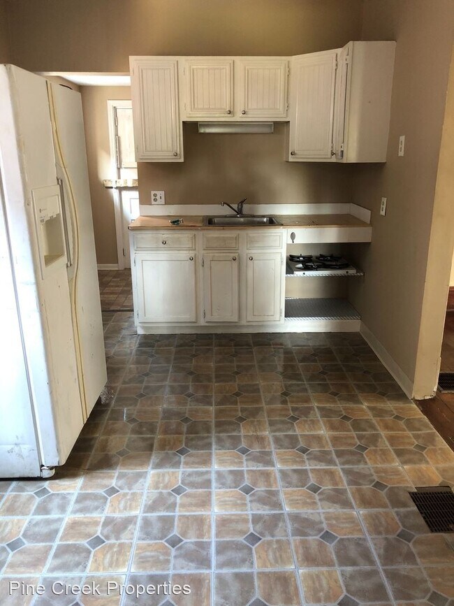 Photo - 3 br, 1 bath House - 17101 Grovewood Ave.