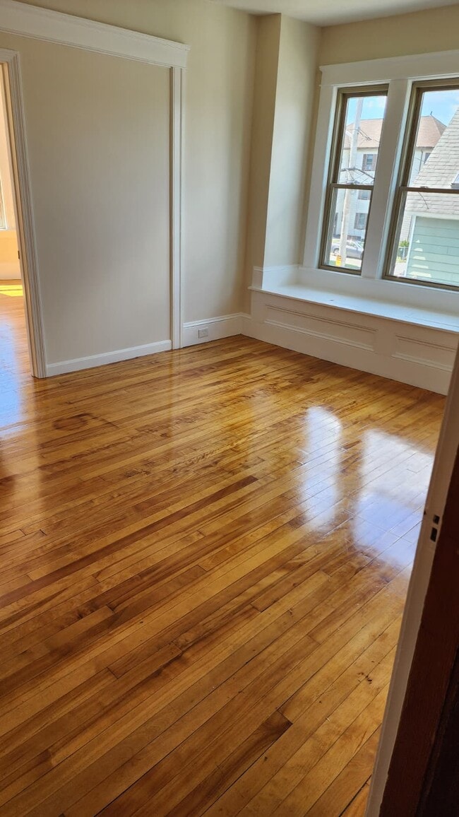 Building Photo - 9 Greendale Ave Unit #2 Rental