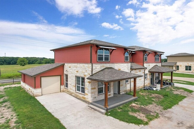 Building Photo - Charming 3-Bedroom Townhome near Lake Tawa...