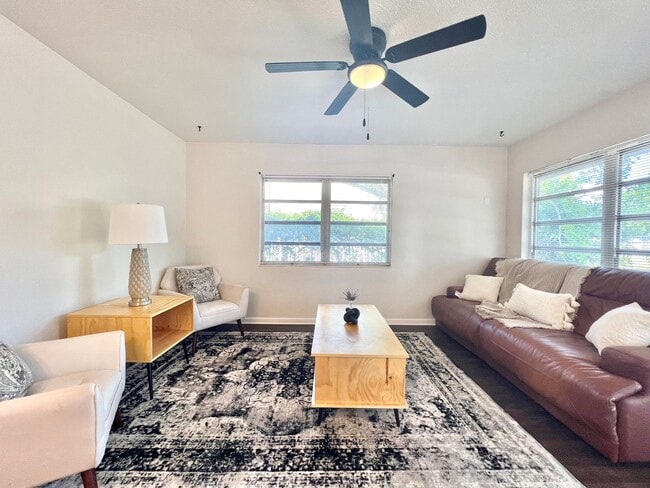 Photo - 704 20th Ave W