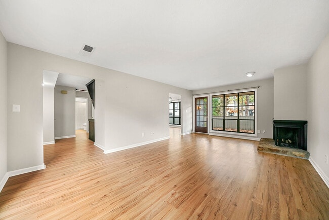 Photo - 670 Highland Ct