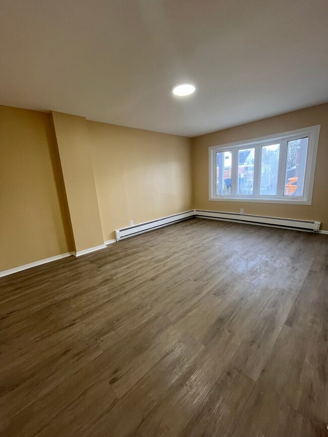 Building Photo - 8036 242nd St Unit 1st Floor