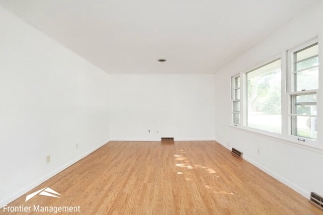 Photo - 1733 Vaughn Dr