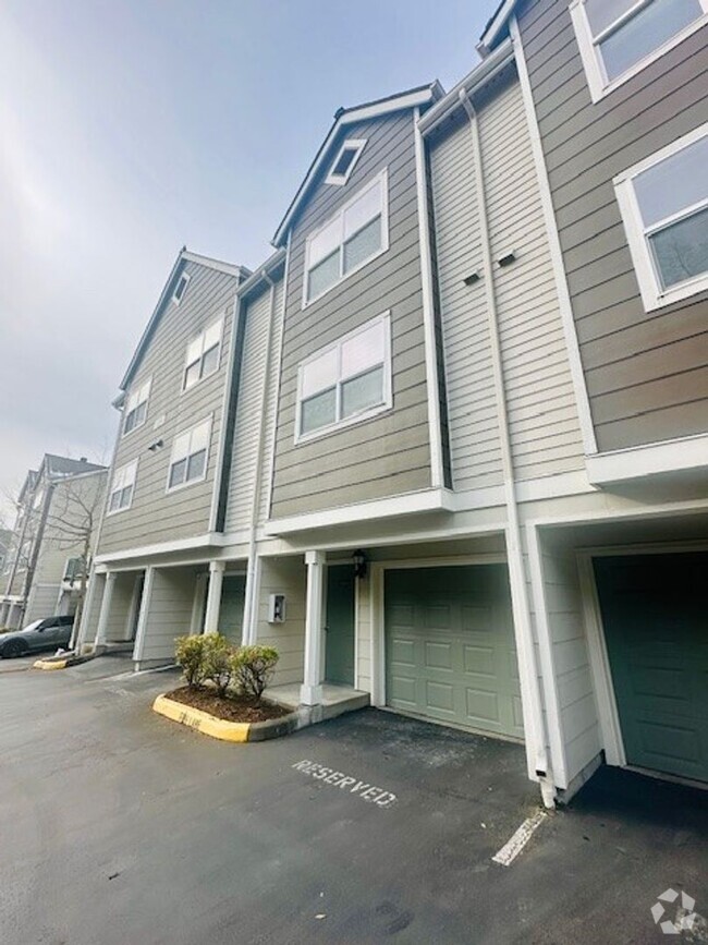 Building Photo - 2bd/2ba Lynnwood Townhome