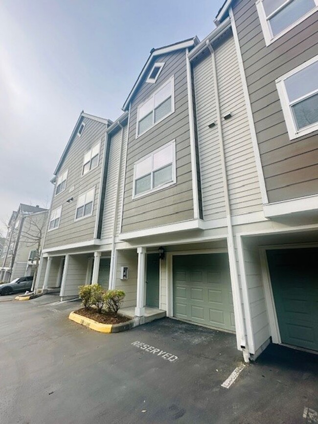 2bd/2ba Lynnwood Townhome - 2bd/2ba Lynnwood Townhome