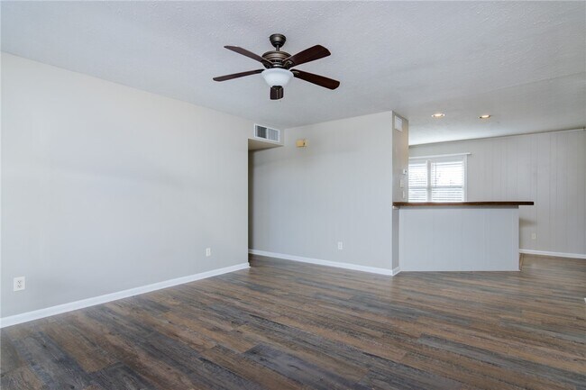 Photo - 1208 NE 3rd St