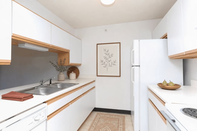 Photo - Stoughton Estates Apartments