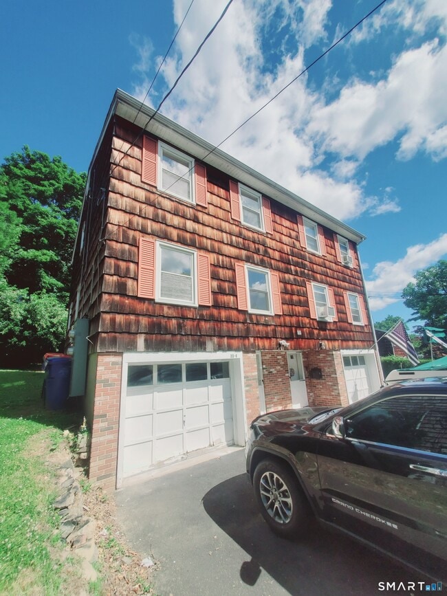 Building Photo - 313 Flax Hill Rd Unit A