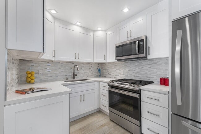 Building Photo - Three bedroom, Two bath, Single level home.