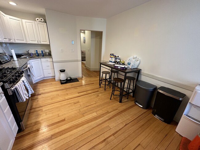 Photo - 137 L St Apartments